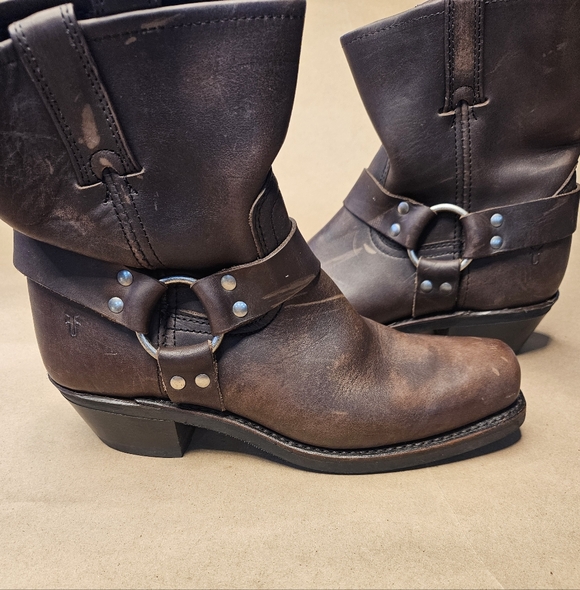 Frye Women's Harness 8R Boots.  - Picture 2 of 6